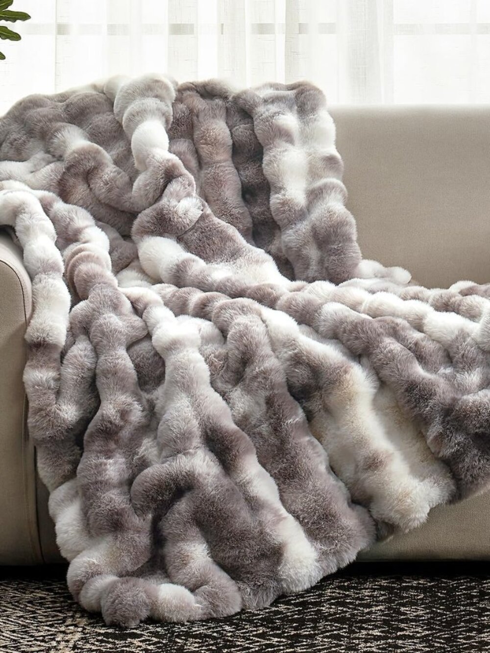 Faux Fur Throw Blanket for Couch, Fuzzy Soft Plush Thick Bubble Blanket for Sofa